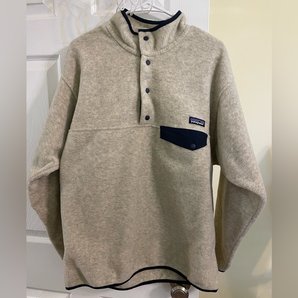 Patagonia Beige and Navy Men's Sweater